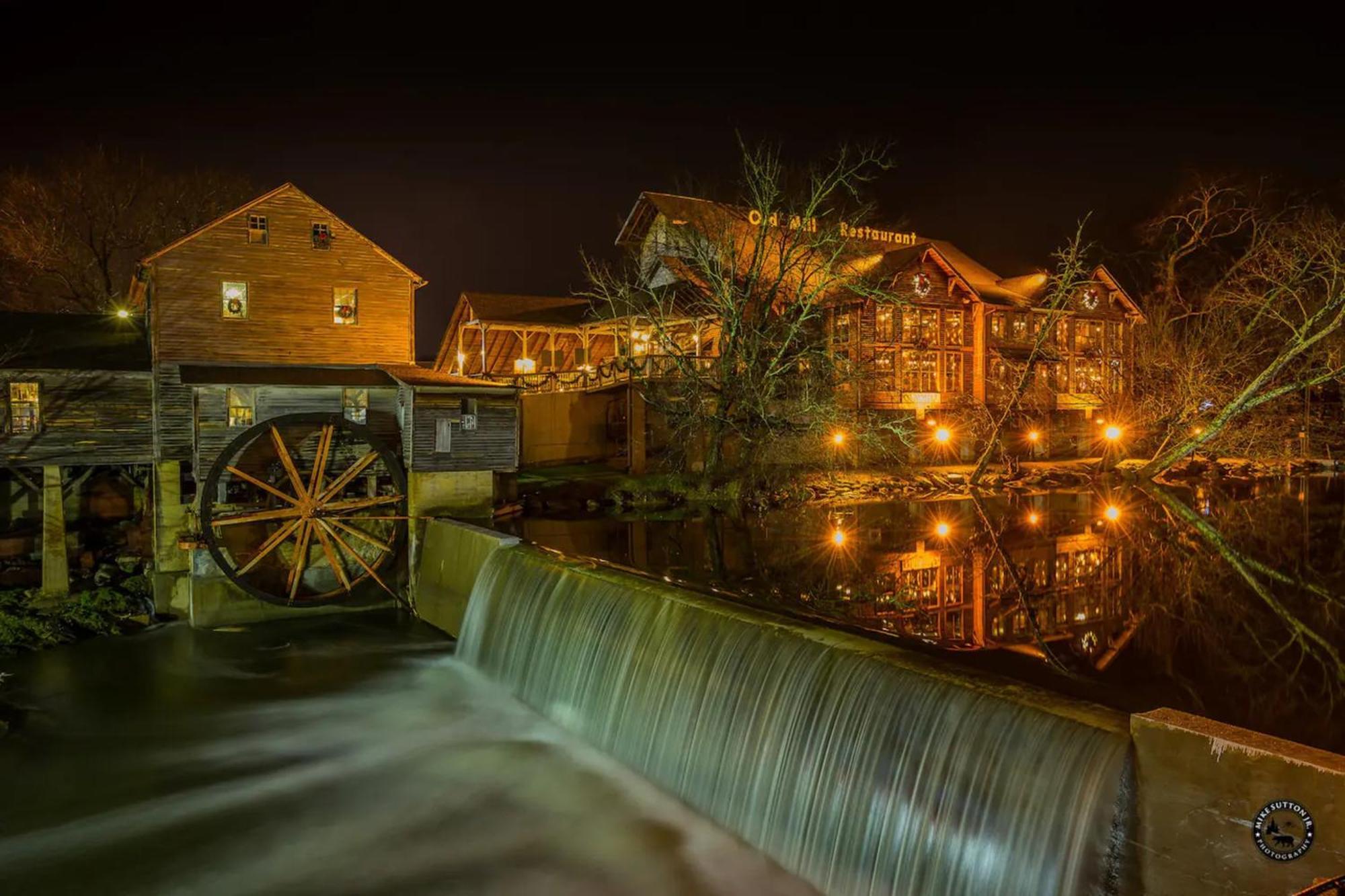 05 Mi To Pf3Brhot Tub Pvt Theater Pool Tbl Vila Pigeon Forge Exterior foto